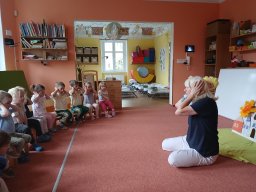 Oči, uši, pusu, nos máme pro radost