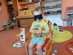 Oči, uši, pusu, nos máme pro radost