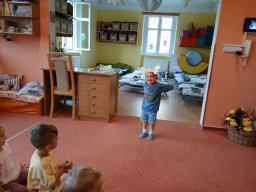 Oči, uši, pusu, nos máme pro radost