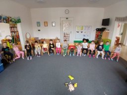 JARO U NÁS NA DVOREČKU