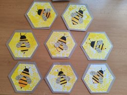 CO SE DĚJE V TRÁVĚ A U RYBNÍKA