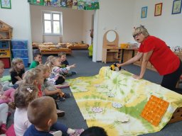 CO SE DĚJE V TRÁVĚ A U RYBNÍKA