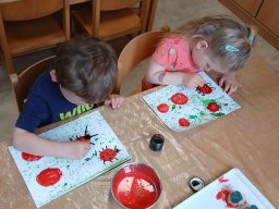 CO SE DĚJE V TRÁVĚ A U RYBNÍKA