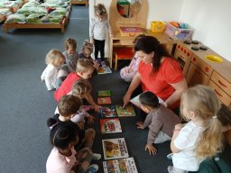 BŘEZEN MĚSÍC KNIHY