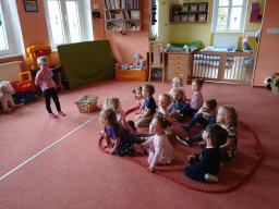 Oči, uši, pusu, nos máme pro radost