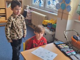 PŘEDŠKOLÁCI VE ŠKOLE NA NÁMĚSTÍ