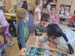 PŘEDŠKOLÁCI VE ŠKOLE NA NÁMĚSTÍ