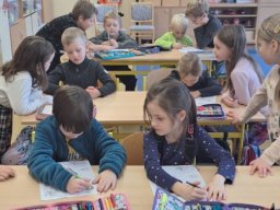 PŘEDŠKOLÁCI VE ŠKOLE NA NÁMĚSTÍ